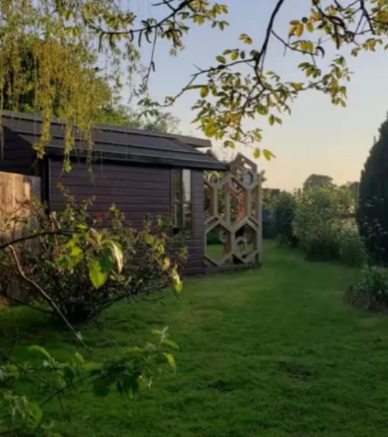 The Bee Hive, Foragers Rest